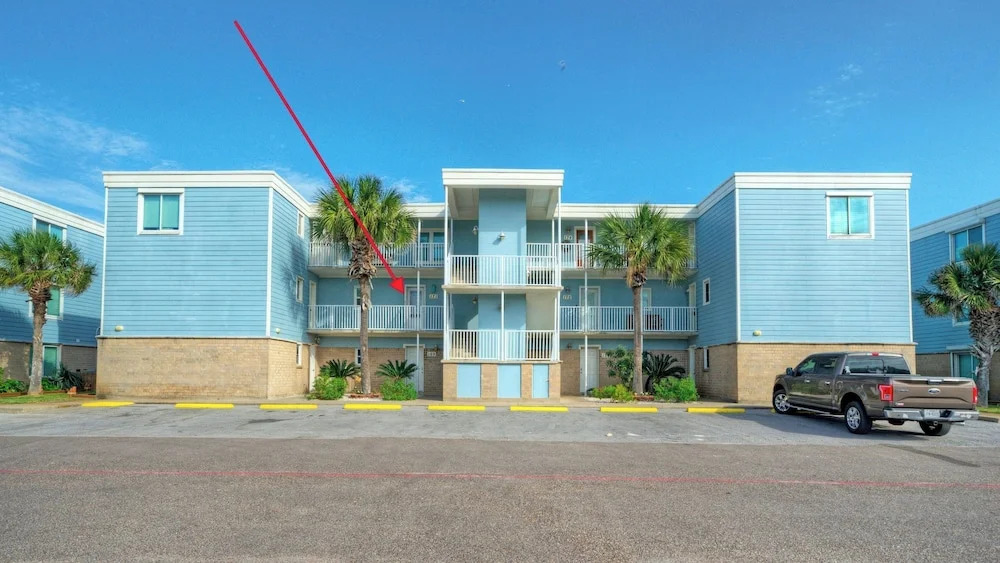 Serenity by the Sea 2-min Walk to Beach + Boardwalk + Golf Cart Zone 2 Pools + Basketball Access