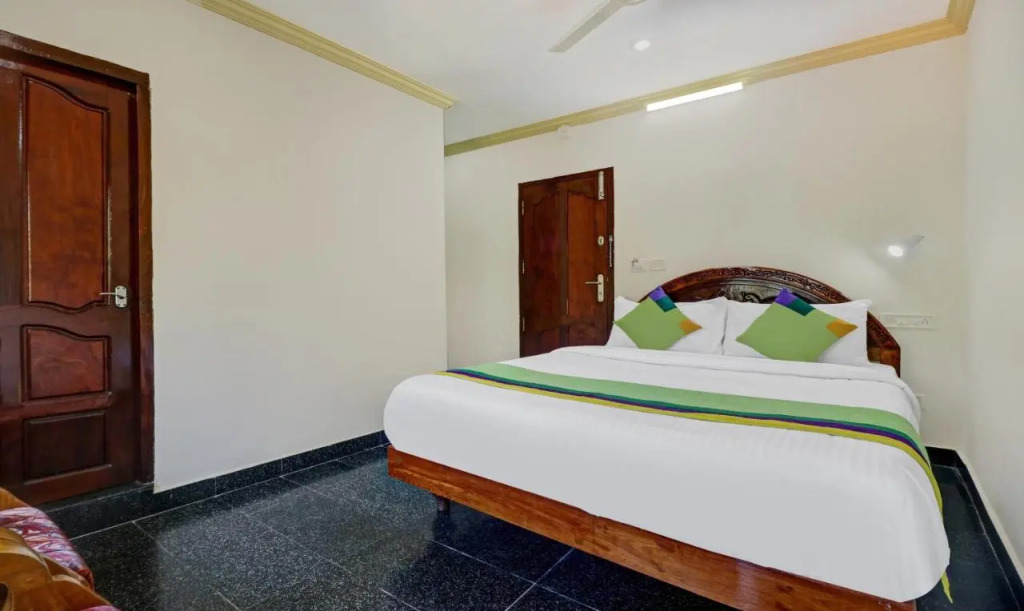 Itsy Hotels The Waters Edge Beach Resort