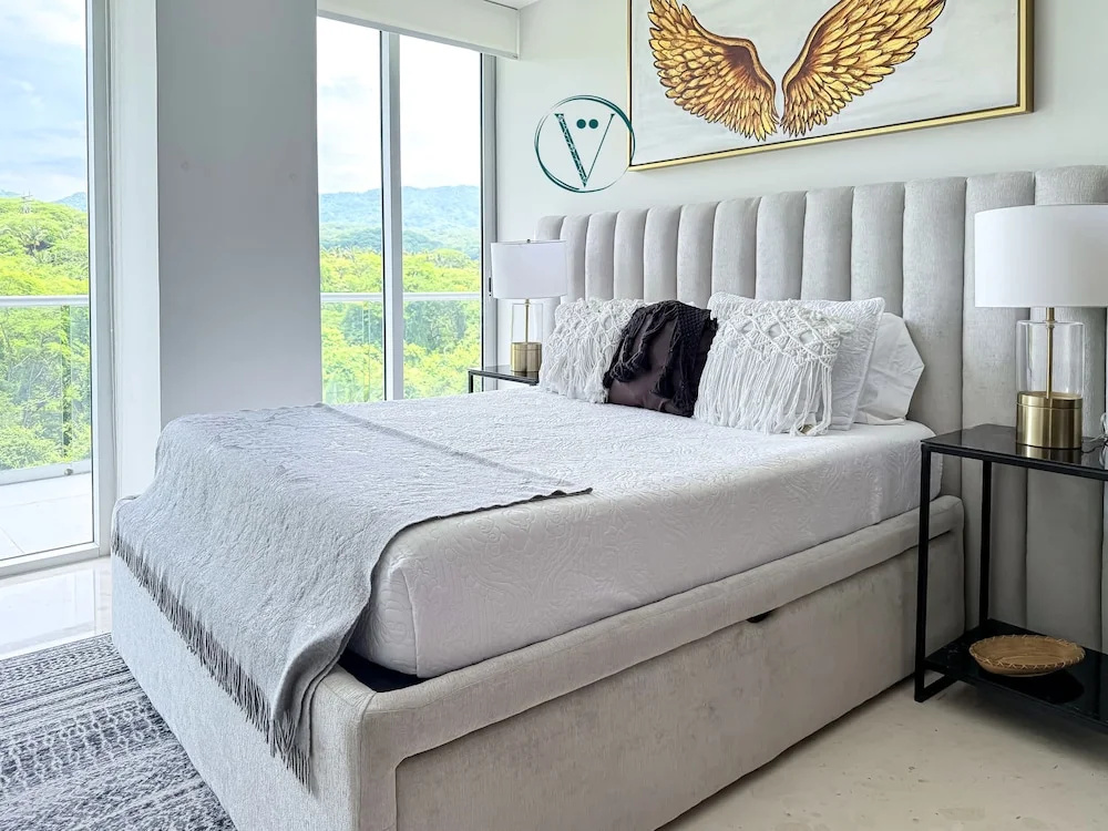 Luxury 2BR Bolongo Ocean View Private Beach