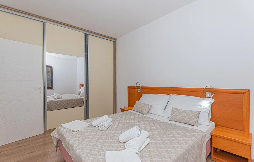 Awesome Apartment in Primosten With Wifi and 2 Bedrooms