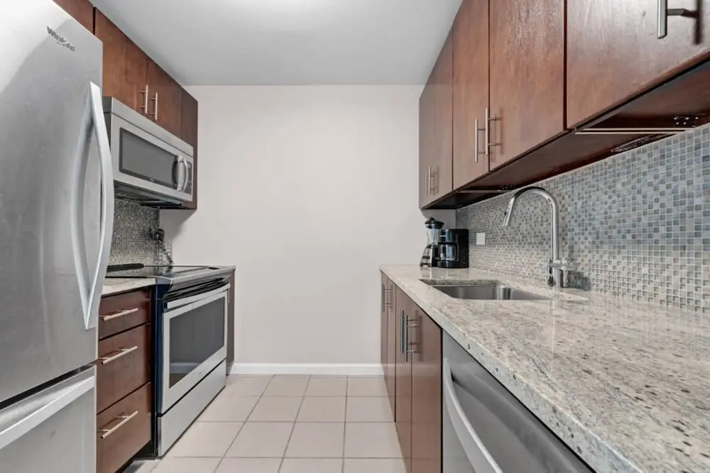 Bluebird Suites near PATH