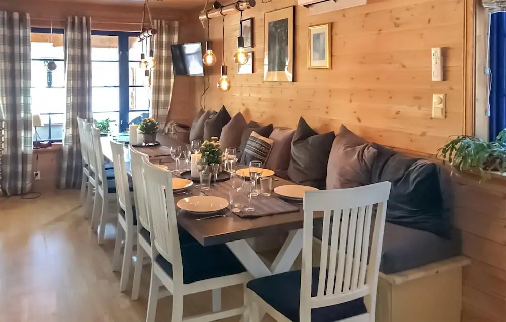 3 Bedroom Stunning Home In Drangedal