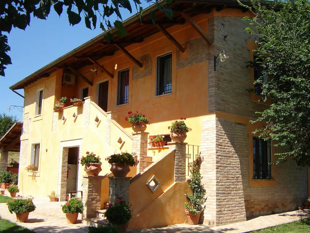House With 2 Bedrooms in Spoleto, With Wonderful City View, Pool Acces