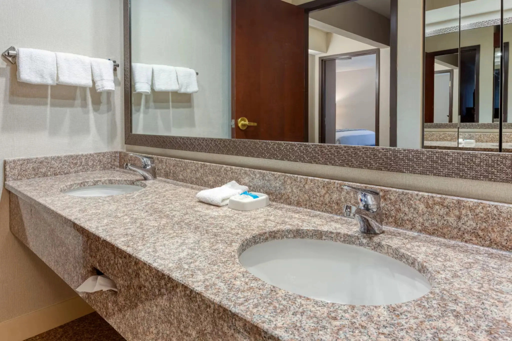 Heritage Inn & Suites St. Louis/Fenton, Trademark by Wyndham