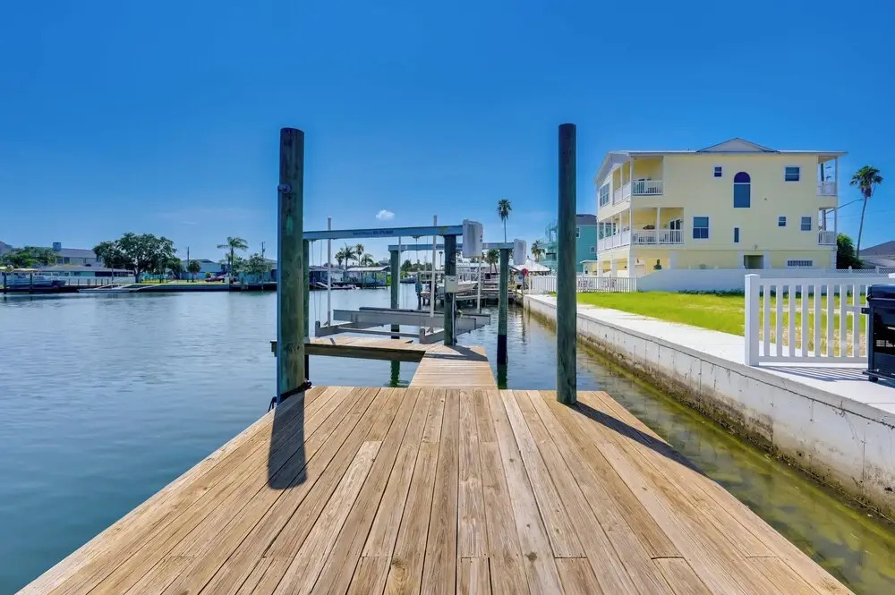 Walk to Beach! Waterfront Hudson Townhome