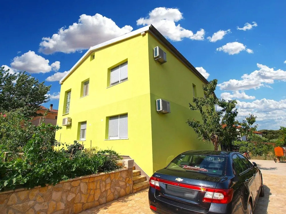 Apartment 1432