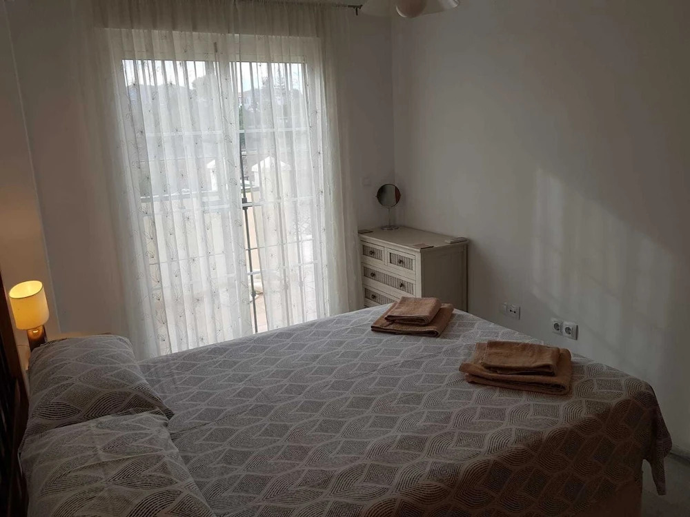 Stunning 2-Bed House in Nerja w. pool, a/c, garage