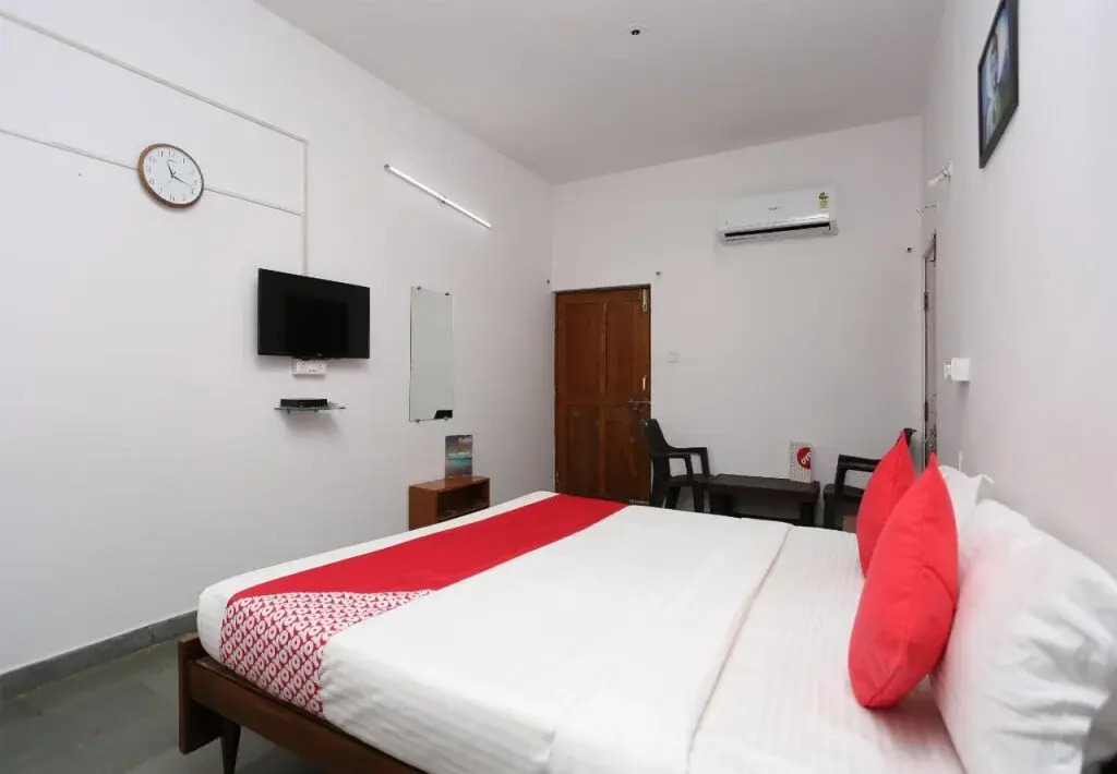 Singing Birds Home Stay By OYO Rooms
