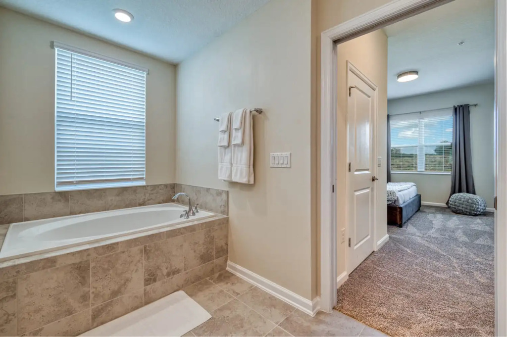 Modern Condo with themed bedroom Mickey near Disney