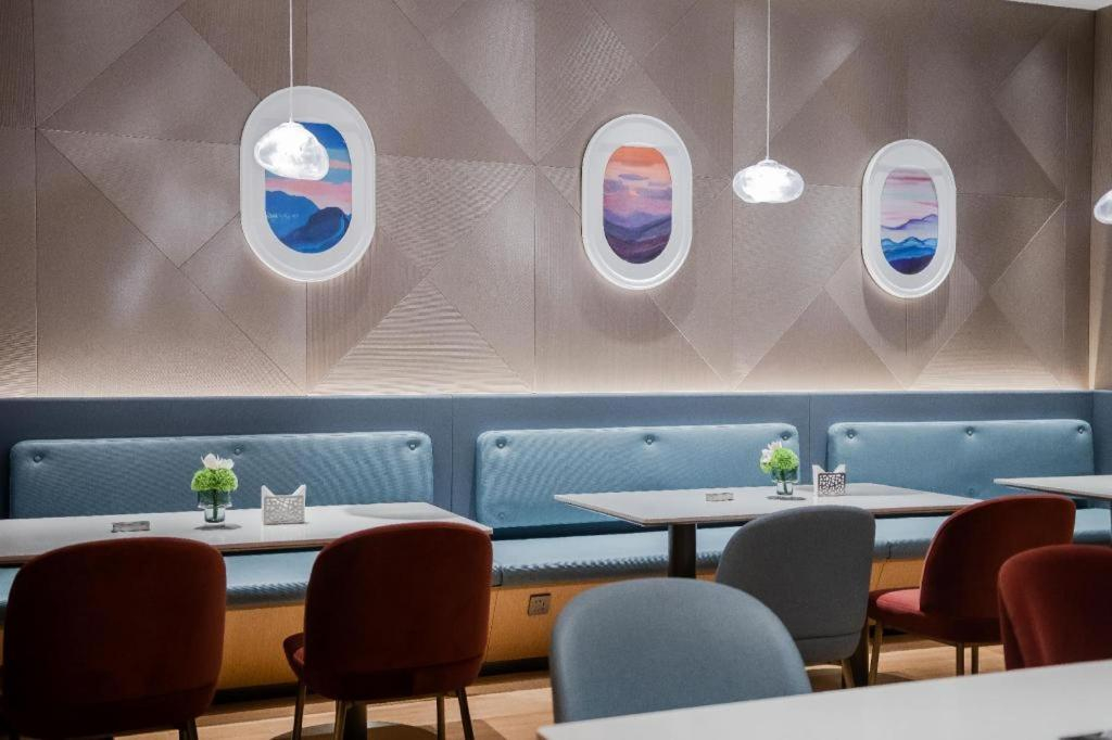 SKYBIRD Hotel (Shanghai International Resort - Chuansha Metro Station Store)