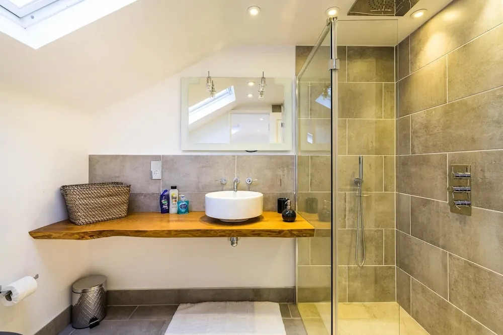 Stunning Spacious 4BD House With Garden - Sleeps 8