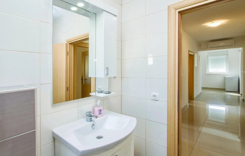 Stunning Home in Mali Rat With Wifi and 3 Bedrooms