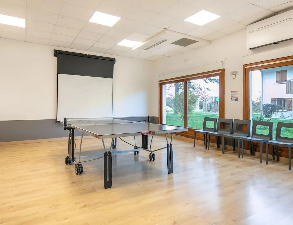 Large 8-person Apartment in Giez