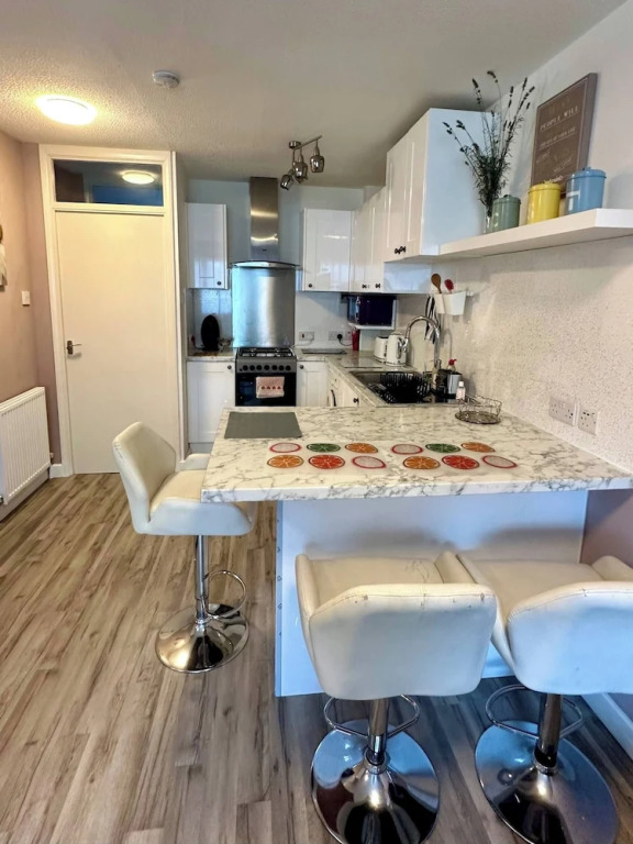 NKN Cosy Maisonette Dartford Station Free Parking
