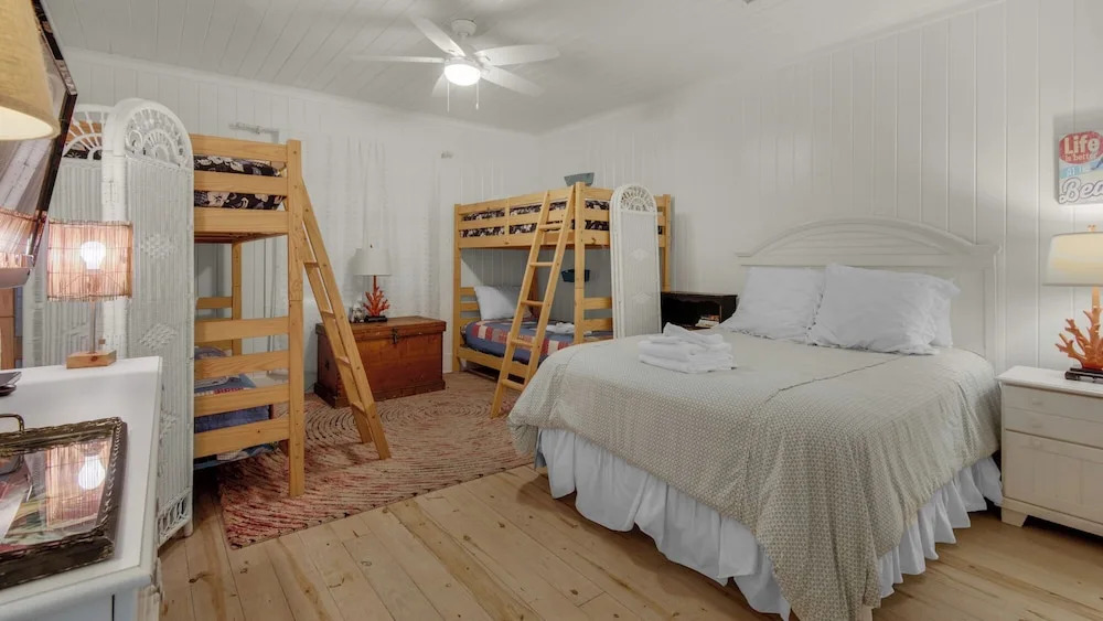 2 Minutes to the Beach; Close to Seaside, Vintage Cottage in Old Seagrove