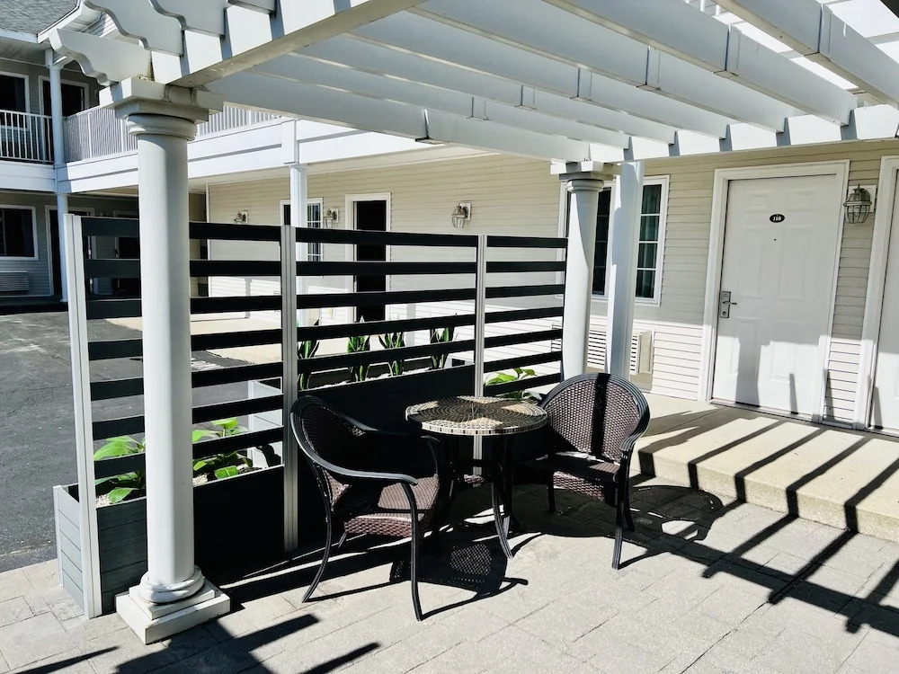 Court Plaza Inn & Suites of Mackinaw