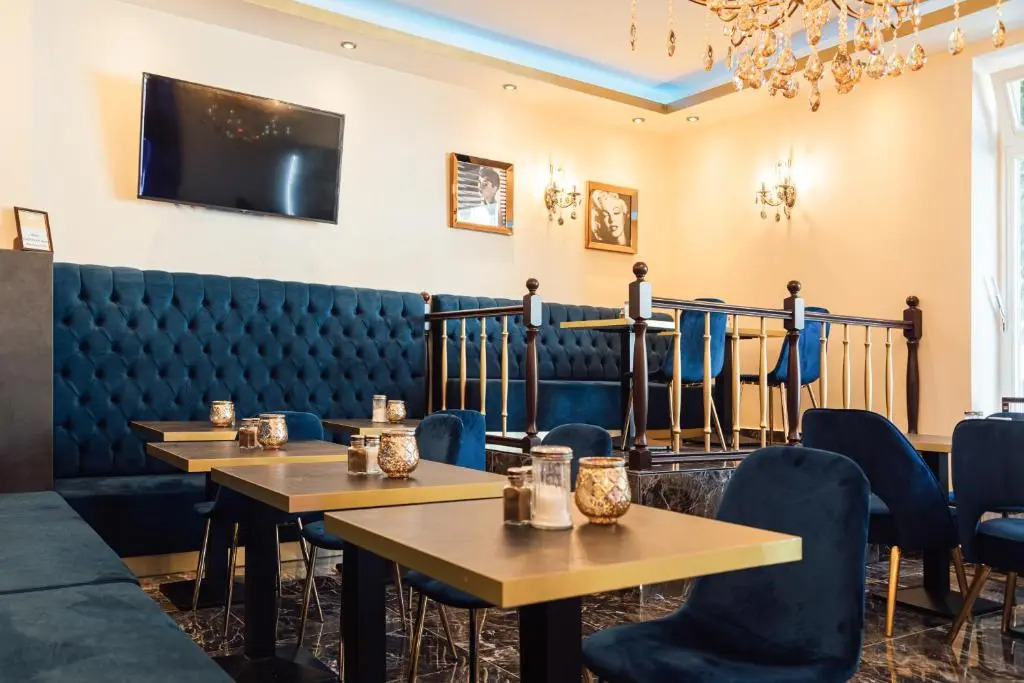Hotel Hamburger Perle by UniqStay