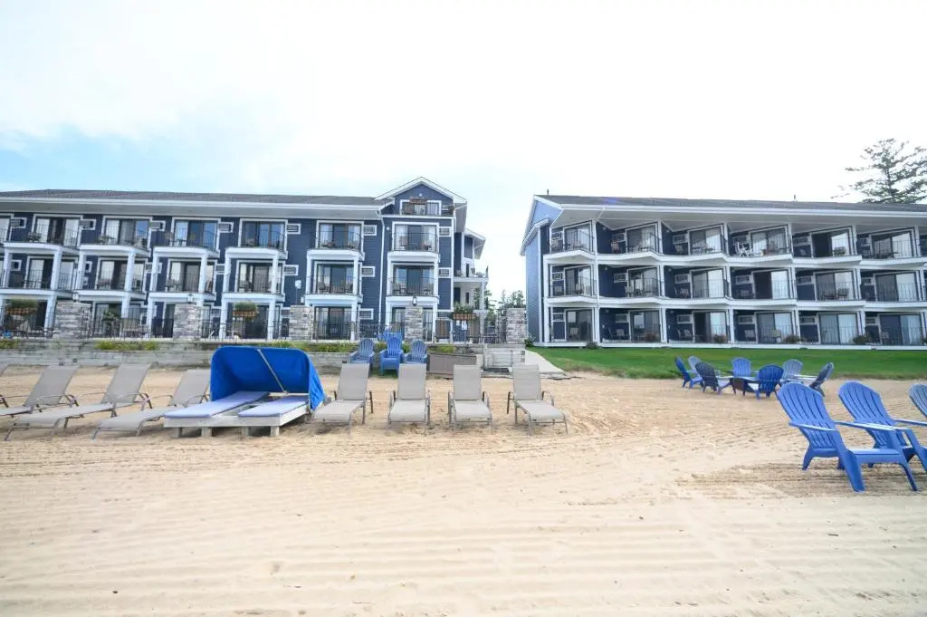 Pointes North Beachfront Hotel - 2 Person Spa Tub Studios