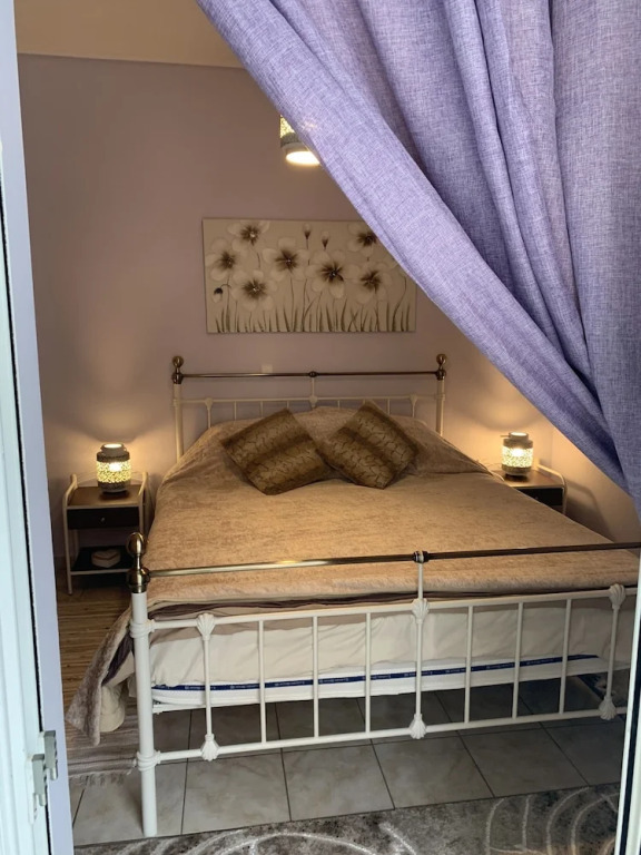 Immaculate 2-bed Apartment in Piraeus, Athens