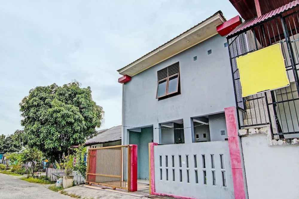 Hotel O Homestay Dinda Syariah Near Masjid Al Amin