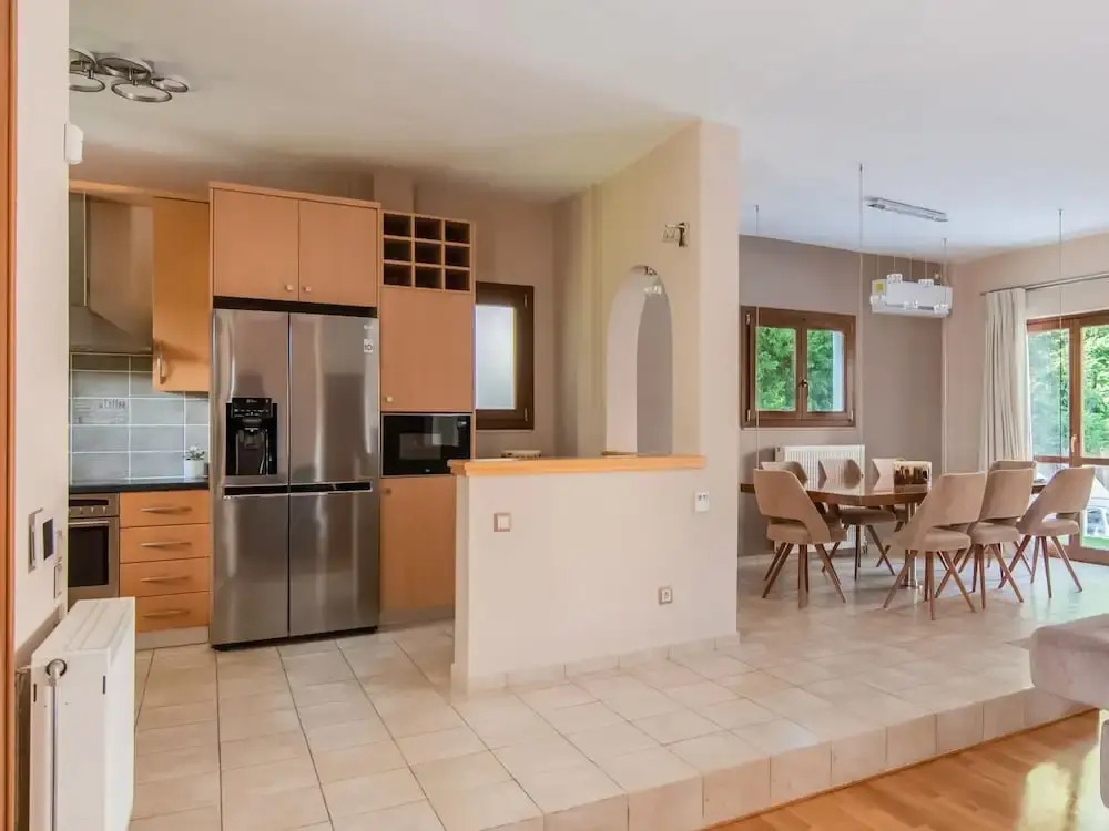 Inviting Villa in Anavissos With Communal Pool