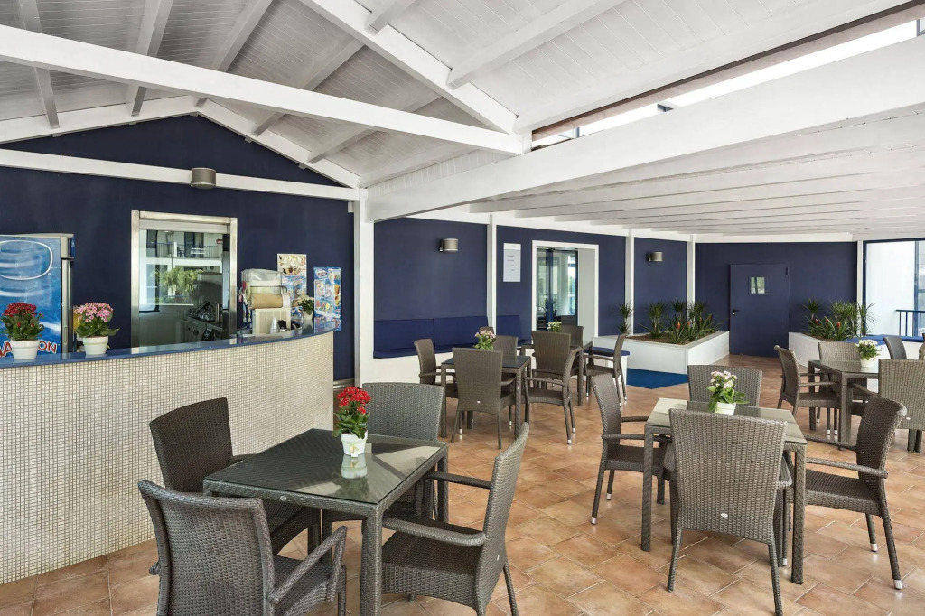 Tichos Greenblu Hotel