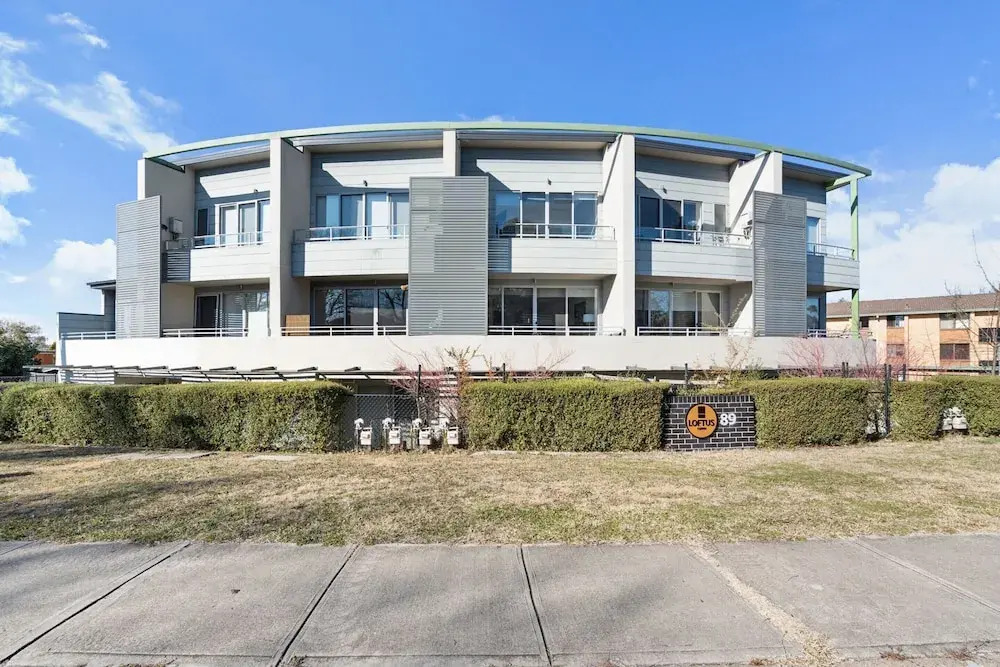 Stylish Curtin Stay With Balcony Views