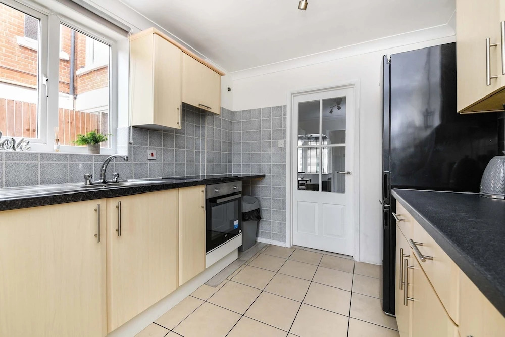 House - Sleeps 10 - Garden - Close to City Centre