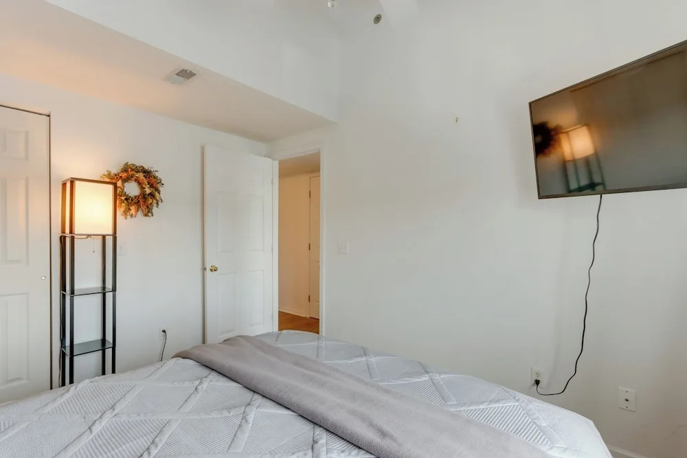 Lakefront Haven w/ Balcony in Osage Beach!