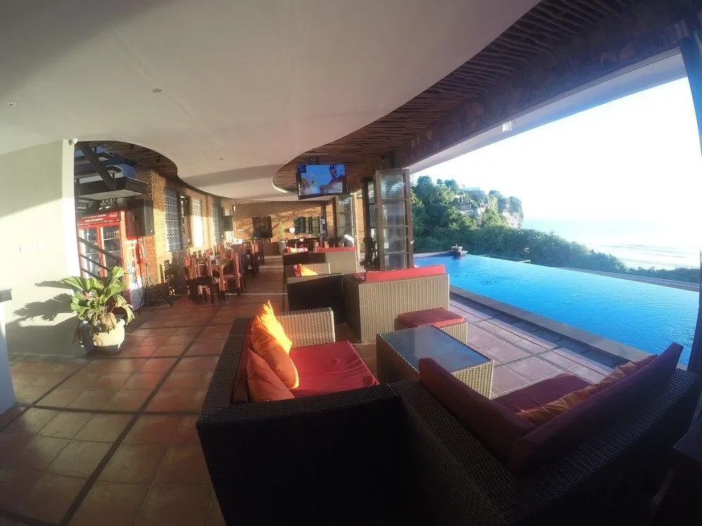 LaBomie Uluwatu