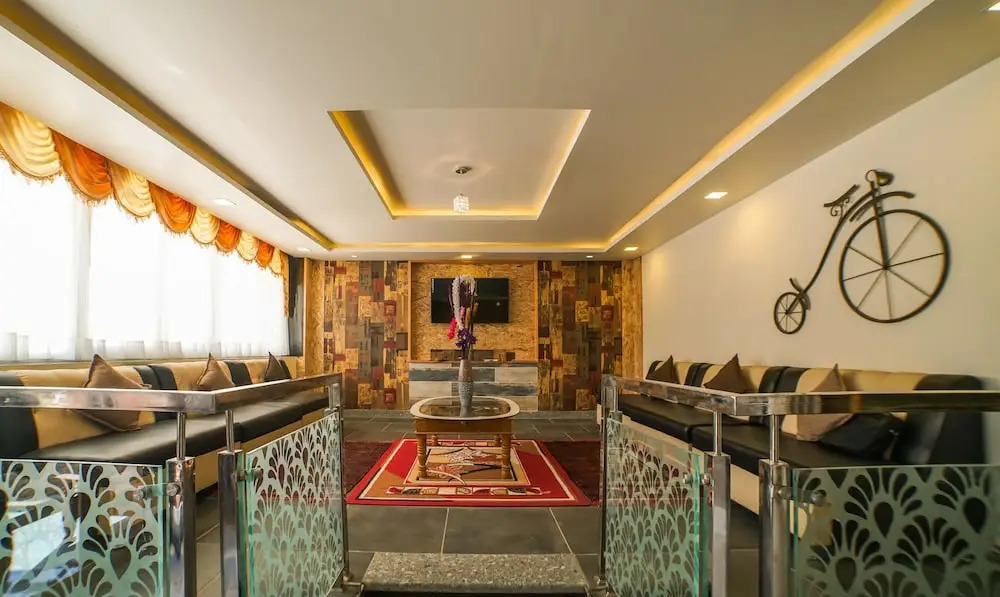 OYO 16578 RS Palace