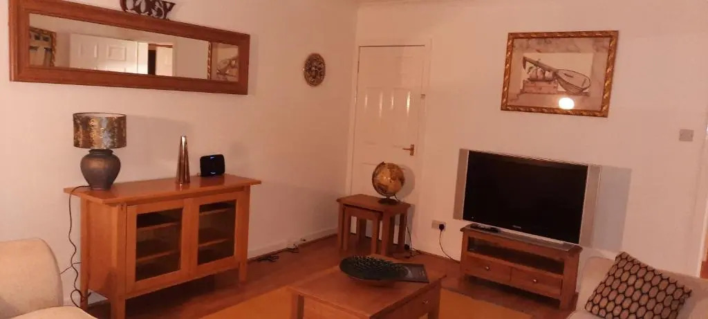 Prime Town Center, Modern, 2 Bedroom Apartment,Free Private Parking, WiFi