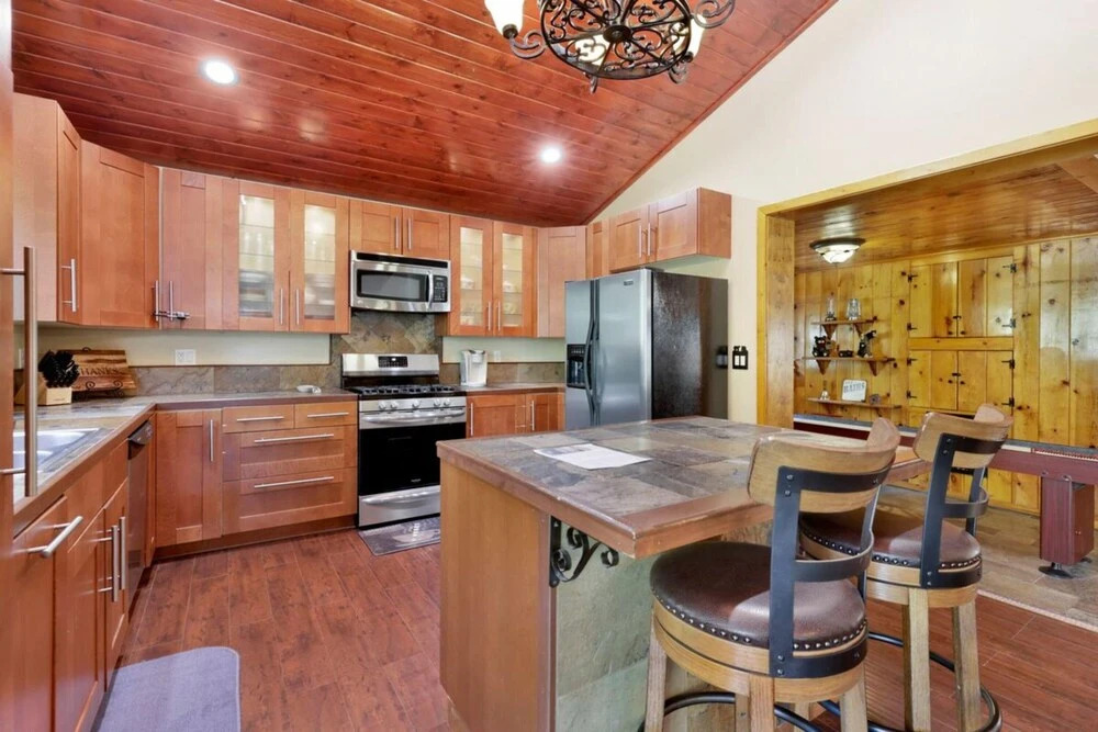 Top Notch Lodge #2056 by Big Bear Vacations