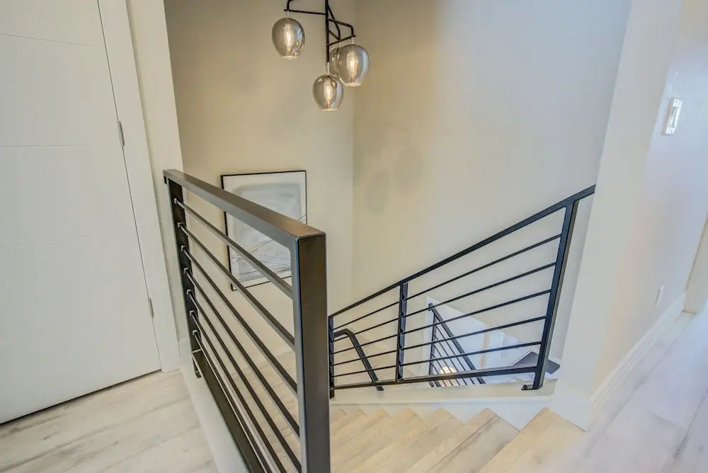 4BR Mnt Viewsmodern Urbanityrooftop Patio