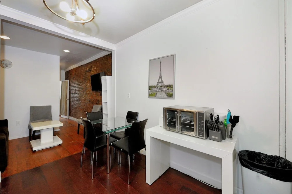 Charming 2BR Apartment Near Times Square