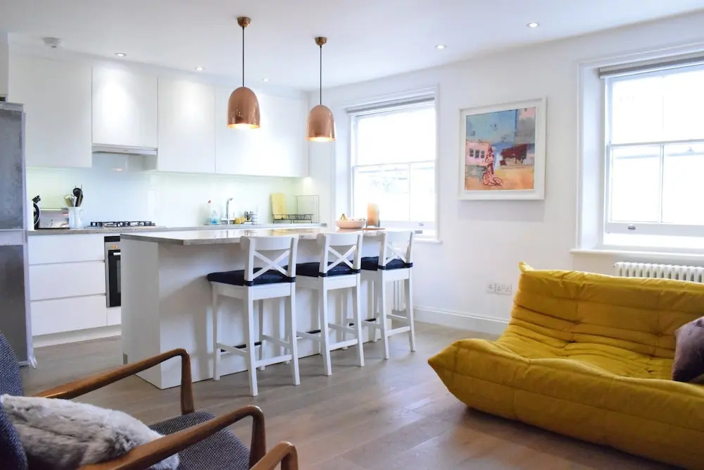 Modern 1 Bedroom Apartment in Victoria
