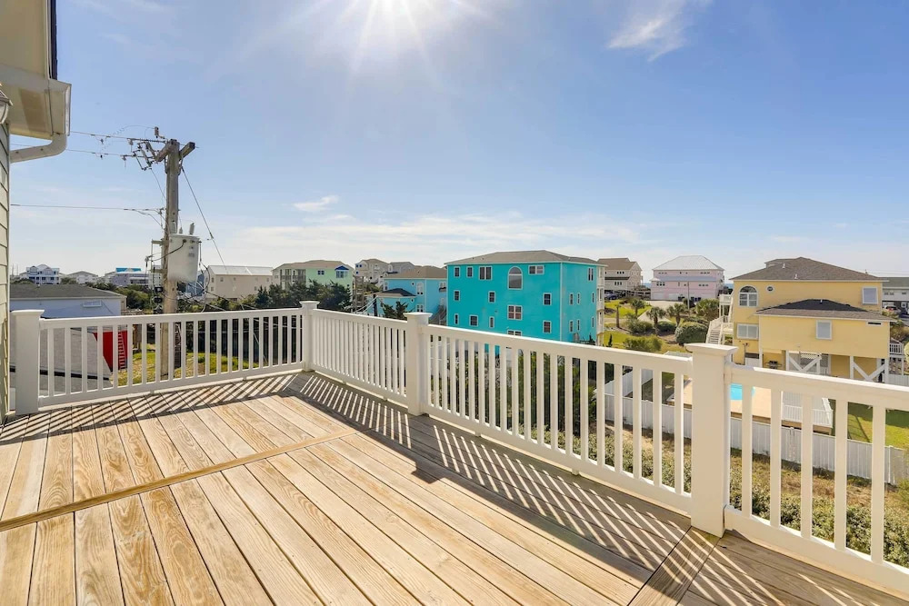 Emerald Isle Vacation Home Walk to Beach!