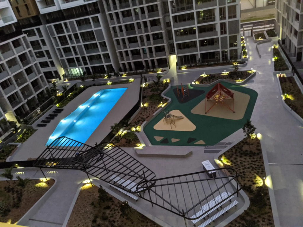 Elegant 3-bed 2-bath, balcony, with pool included, NO PARTIES