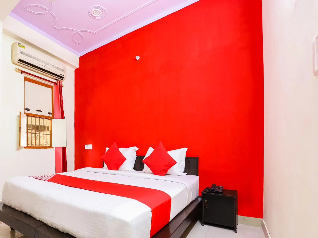 OYO 37728 Raghav Residency