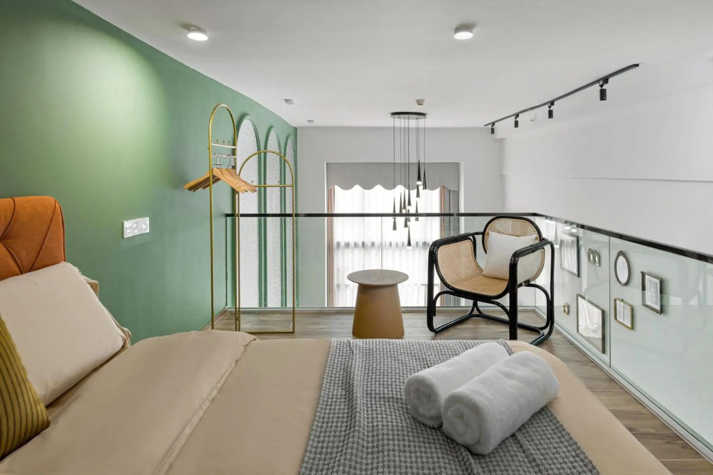 Locals Apartment Place 00