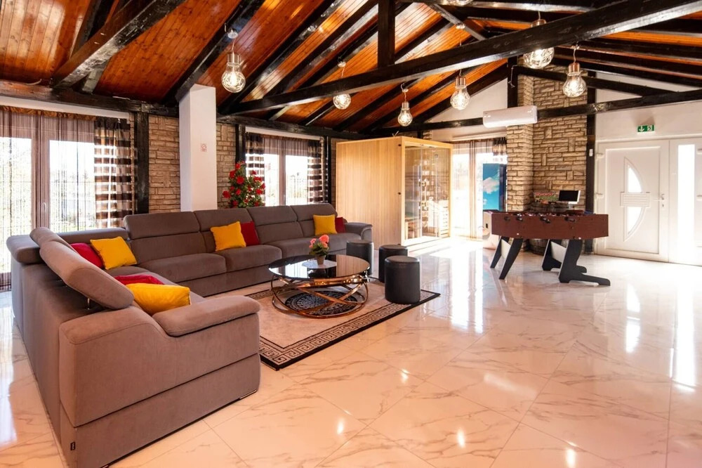 4 Great Villa Ancora For 16 Guests