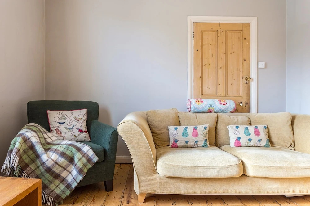 2 Bedroom House with Garden - Sleeps 6