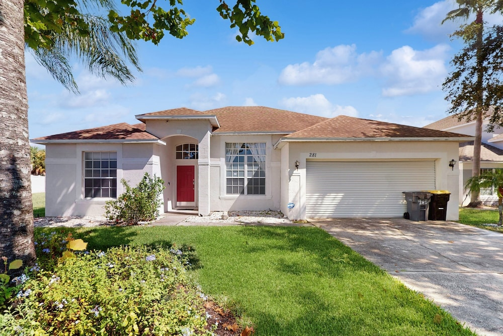 Home Near Disney/golf With Screened Pool, Spa, Pool Table, Foosball, AC, and W/D