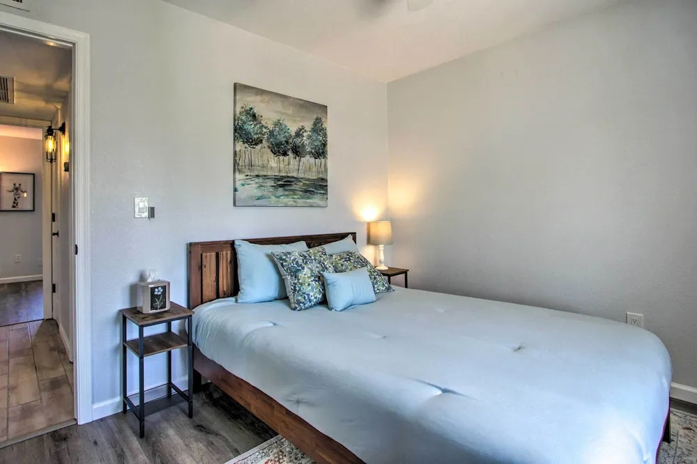 Pet-friendly Scottsdale Oasis w/ Pool & Bbq!
