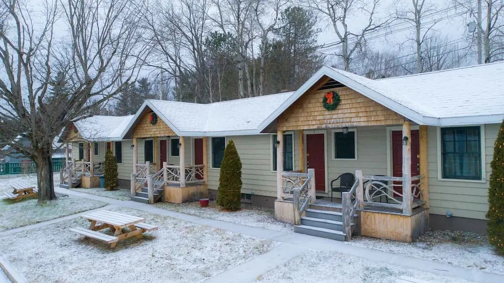 The Snowshoe Lodge