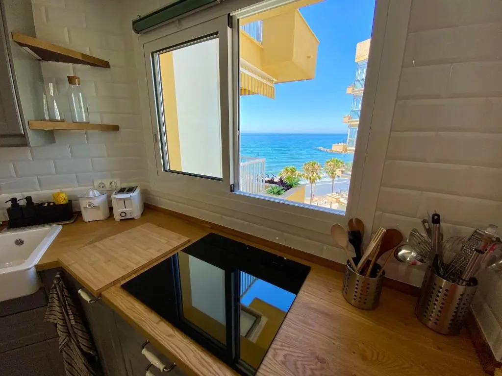 Apartment Overlooking the Beach