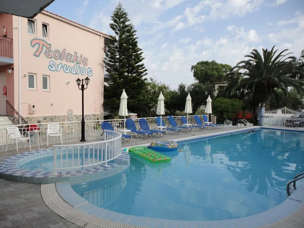 Tsolakis Studios & Apartments