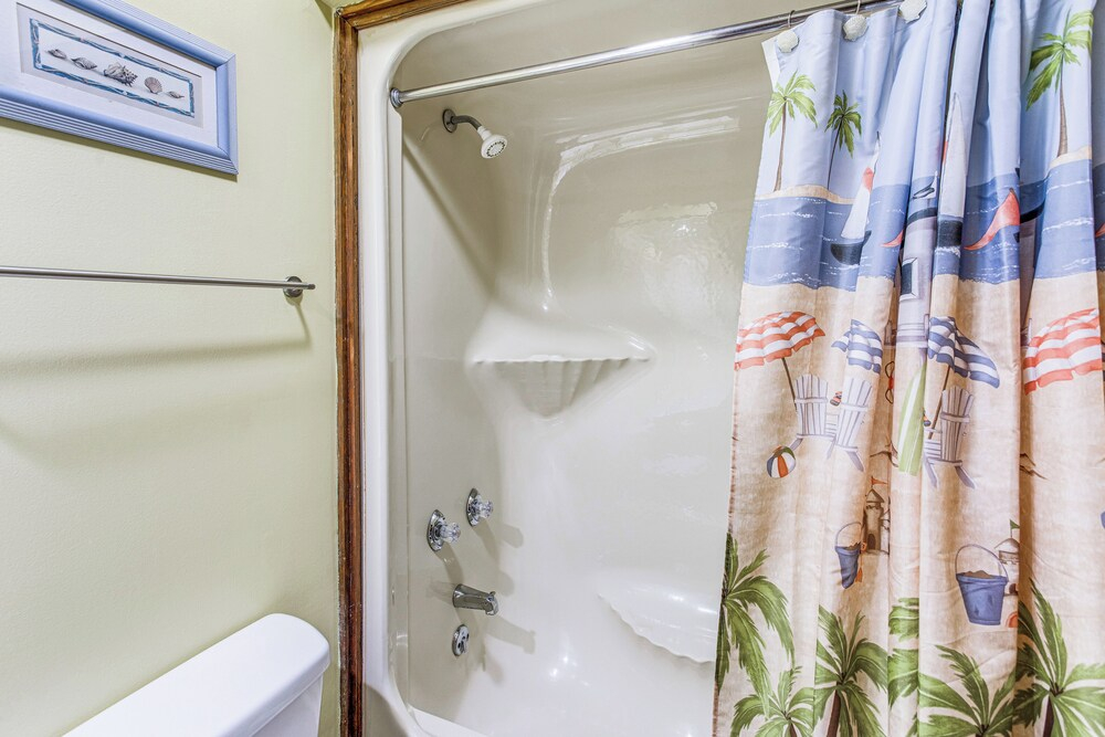 Walk to Ocean: Condo w/ 3 Pools in Myrtle Beach