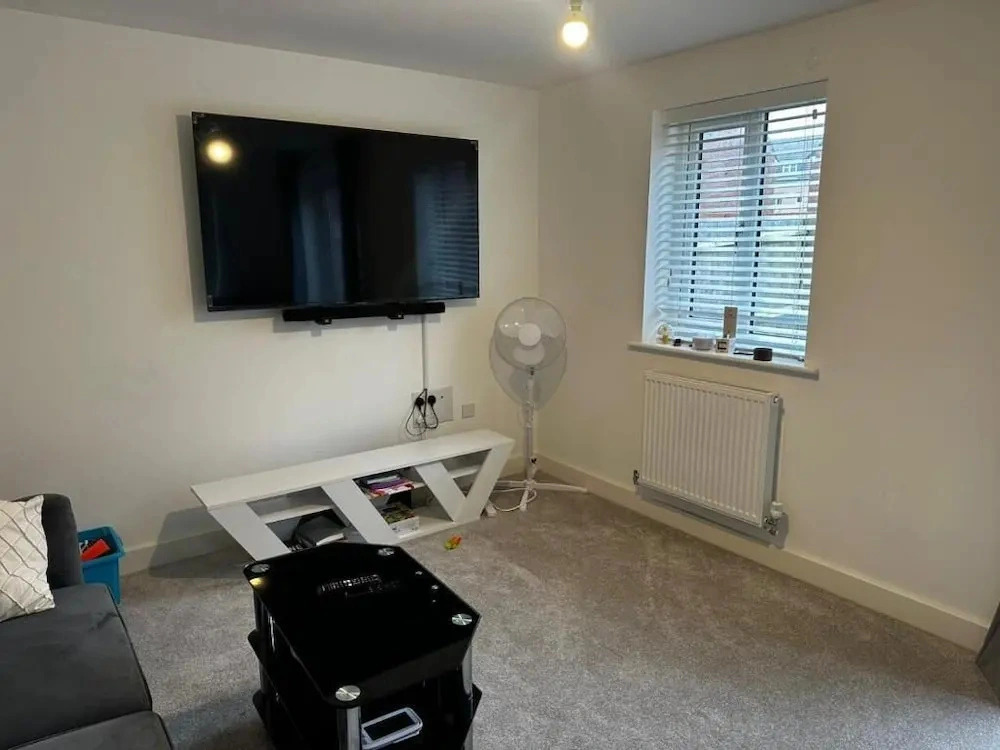 Charming 2-bedroom House Rental in Newport, UK