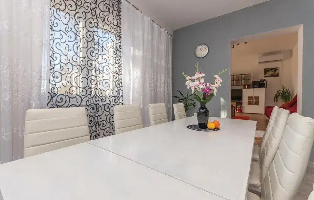 Awesome Home in Podlug With 4 Bedrooms, Wifi and Outdoor Swimming Pool